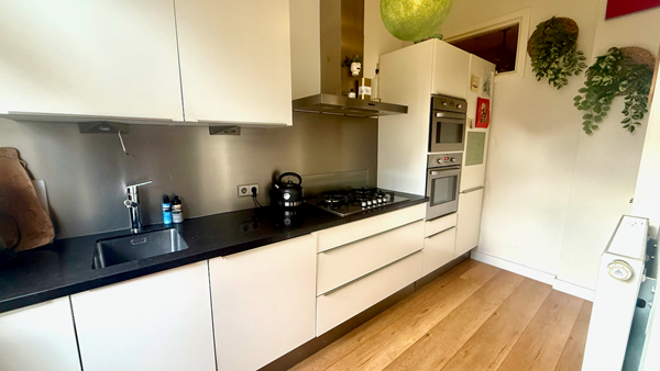 Medium property photo - Vondelstraat, 2513 EW Den Haag